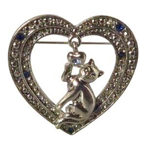 AAi Cat with heart brooch